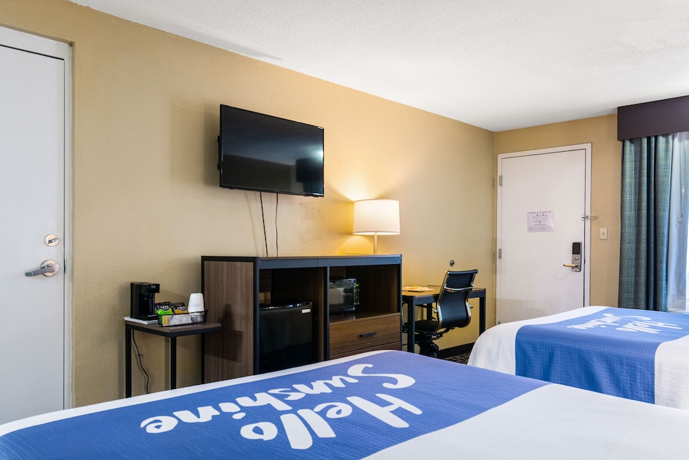 Business Room, 2 Queen Beds - Photo 3