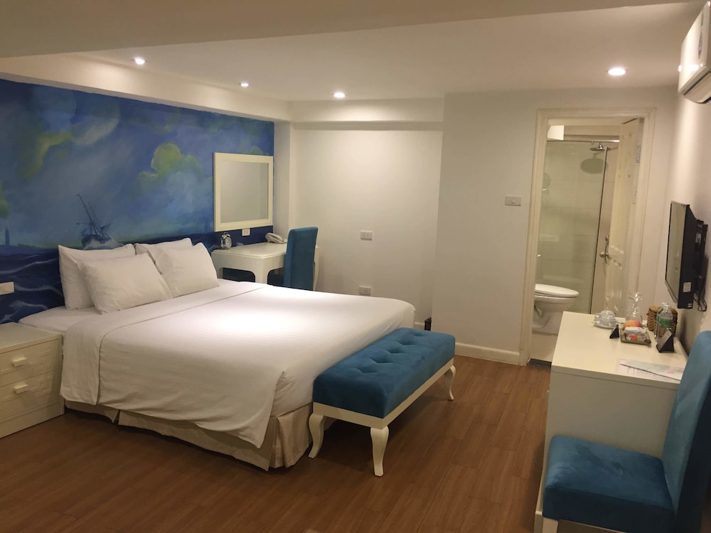 Deluxe Room, No Windows, Ground Floor photo 3