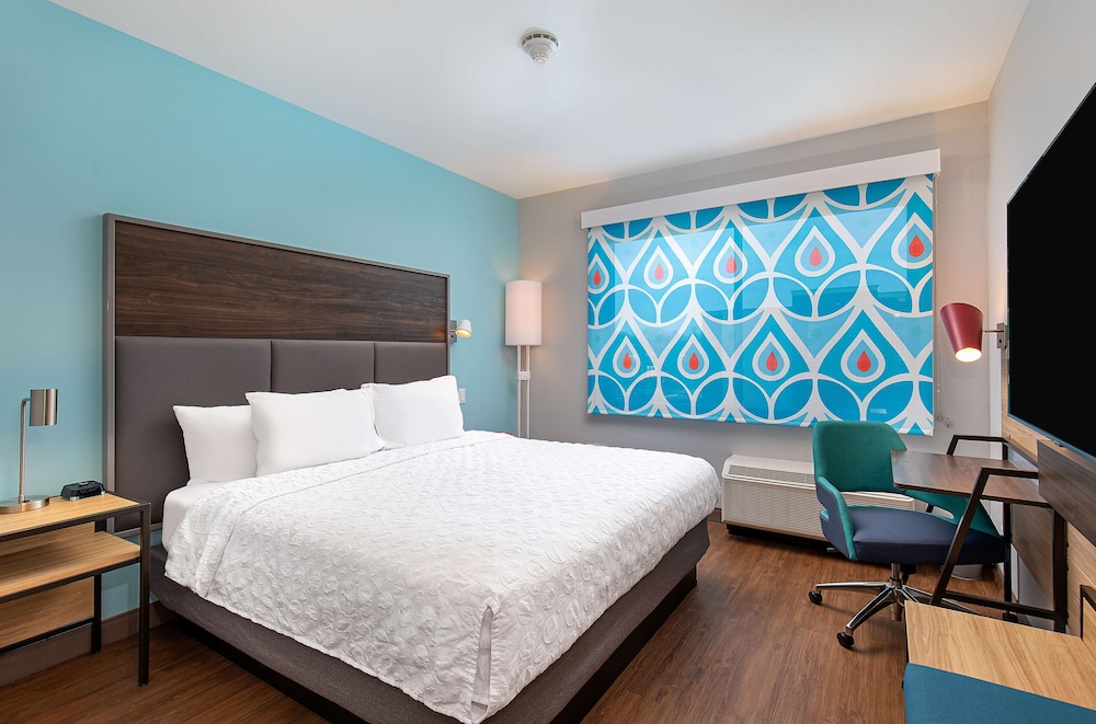 Room, 1 King Bed, Accessible (Hearing) - Photo 2
