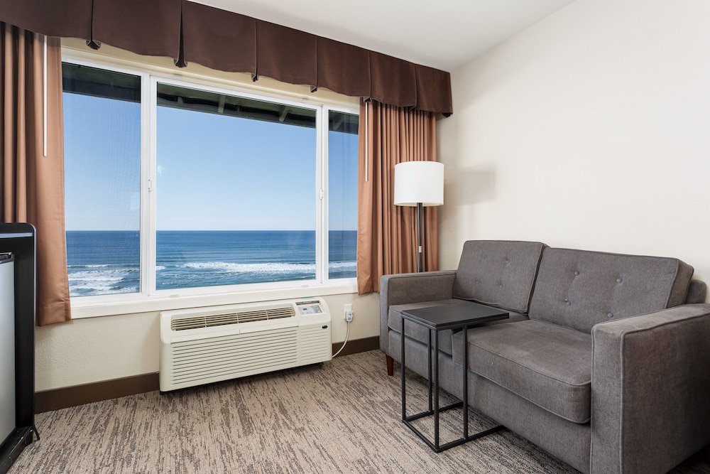 Deluxe Room, 1 Queen Bed, Ocean View, Oceanfront photo 3