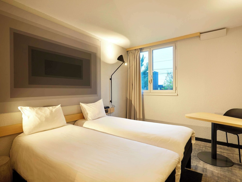 Standard Room, 2 Twin Beds - Photo 2