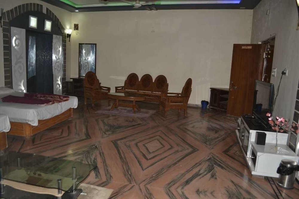 Family Room photo 3