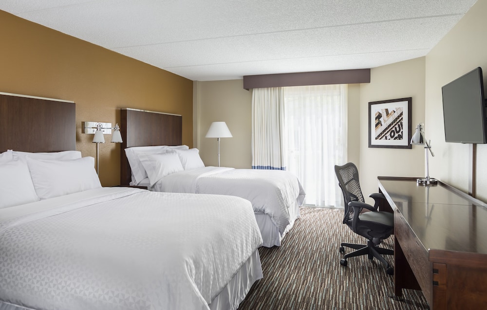 Room, 2 Queen Beds (Mobility/Hearing Access, Roll-in Shwr) - Photo 3