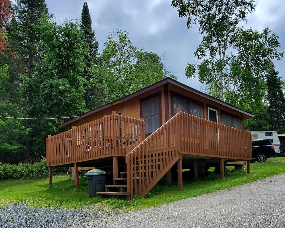 Spruce Cabin-2 Bedroom Spruce Cabin in Voyageurs National Park