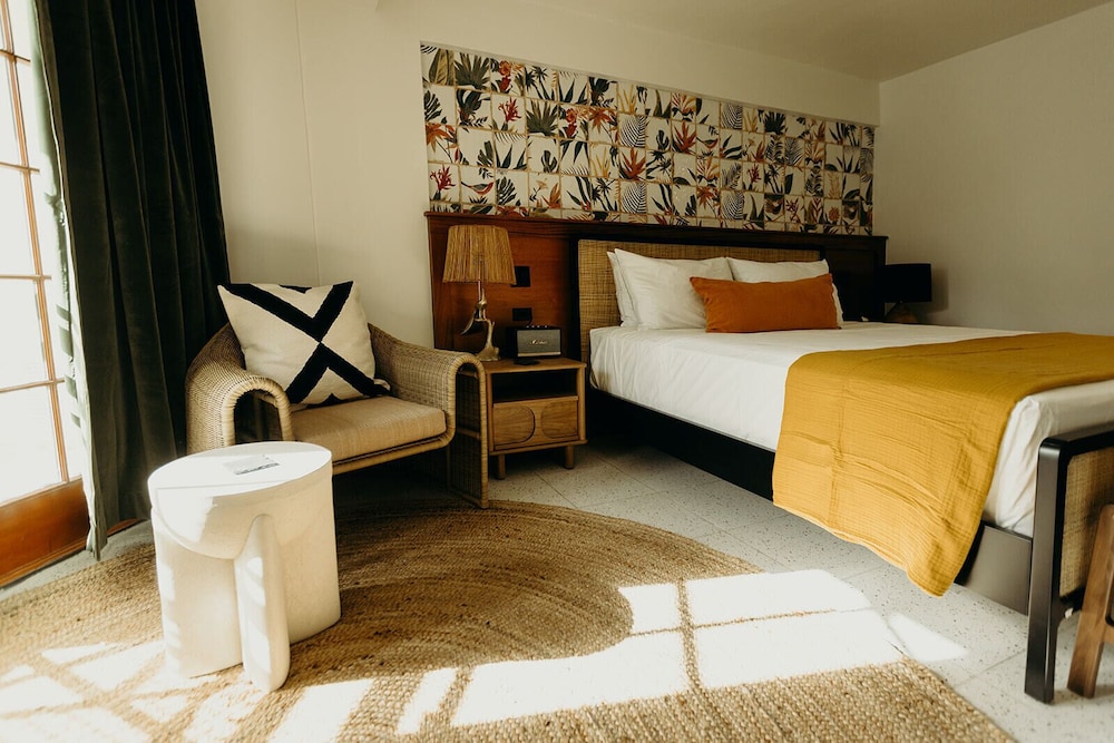 Traditional Room, 1 King Bed photo 2
