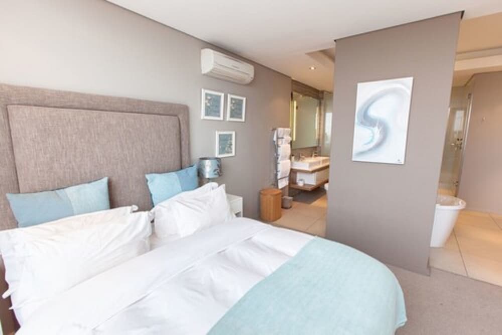 Luxury Two-Bedroom Apartment - Photo 1