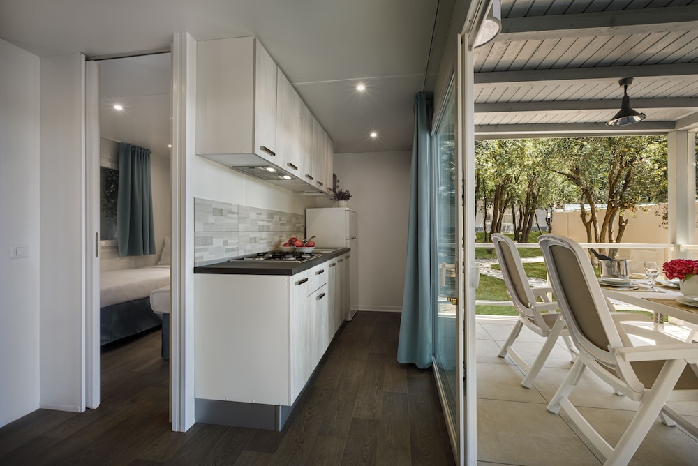 Superior Mobile Home - Photo 2