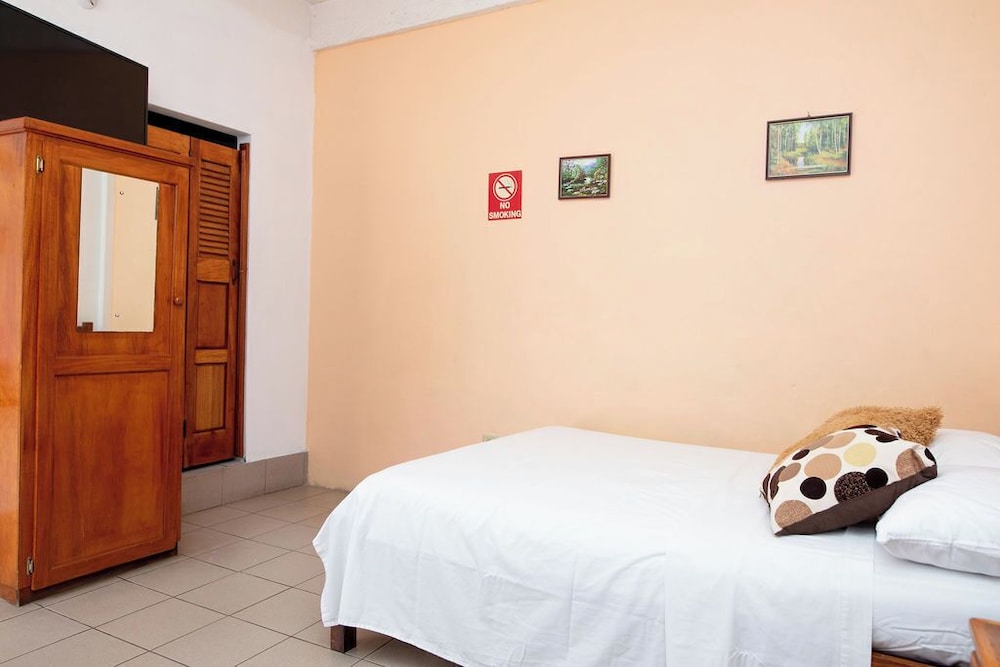 Traditional Studio, 1 Queen Bed, Non Smoking, Air conditioning photo 3