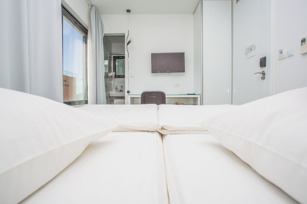 Classic Quadruple Room, 2 Twin Beds, Balcony, Annex Building - Photo 14