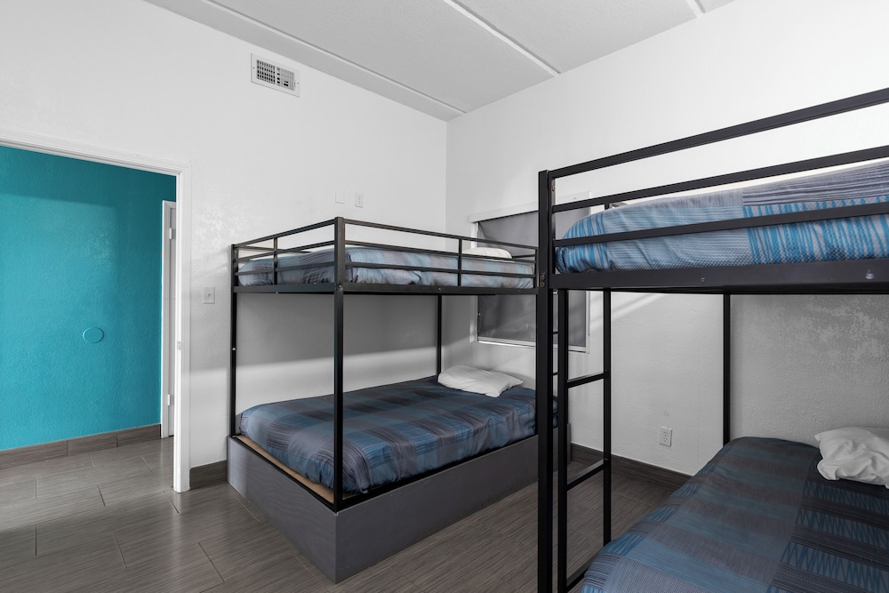 Suite, 2 Queen Beds, Non Smoking - Photo 2