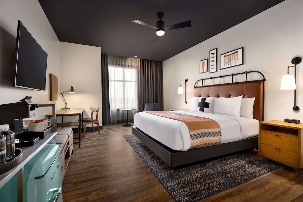 Room, 1 King Bed, Non Smoking - Photo 2