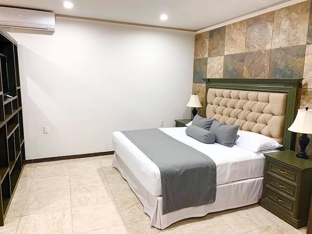 Presidential Suite, 2 Bedrooms, Jetted Tub photo 3