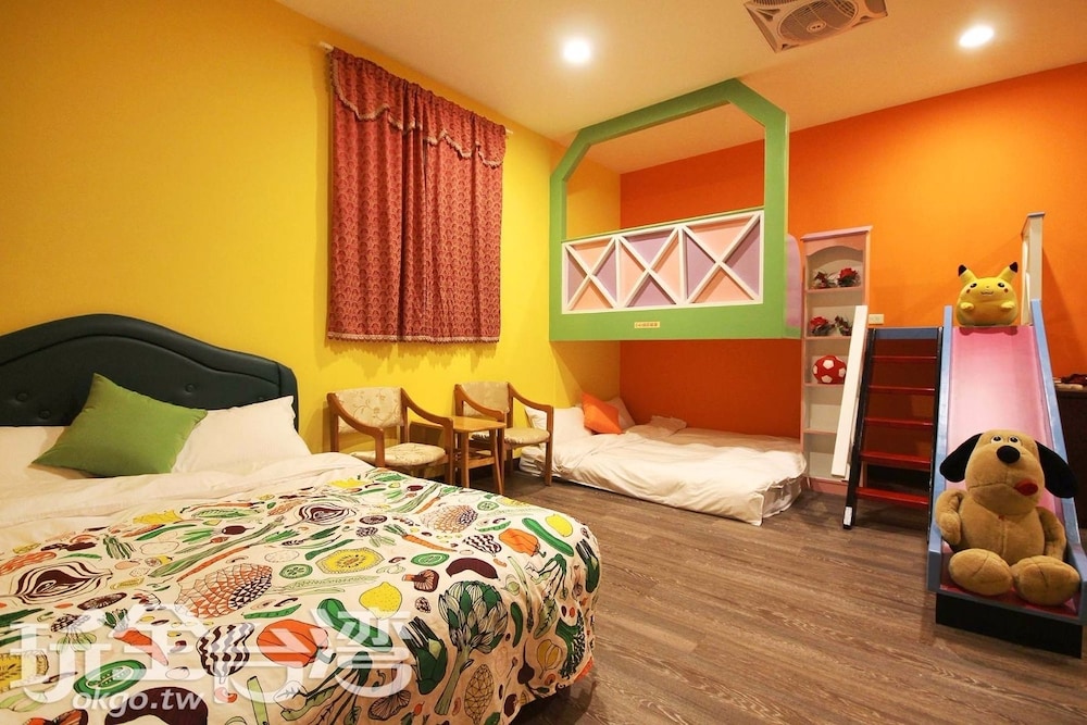 Family Room photo 3