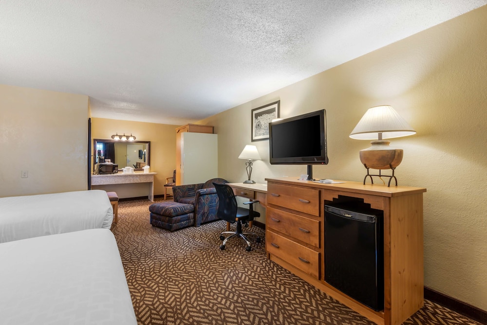 Standard Room, 2 Queen Beds, Non Smoking, Refrigerator