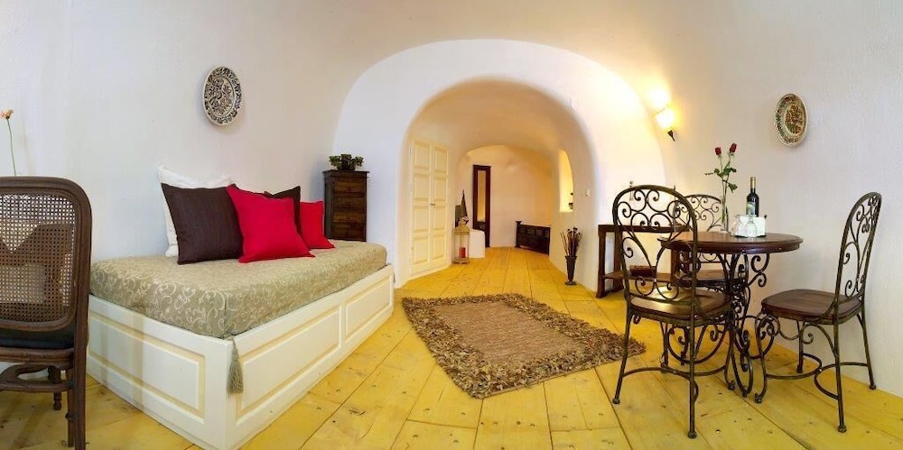 Junior Suite (Caldera View) - Photo 4