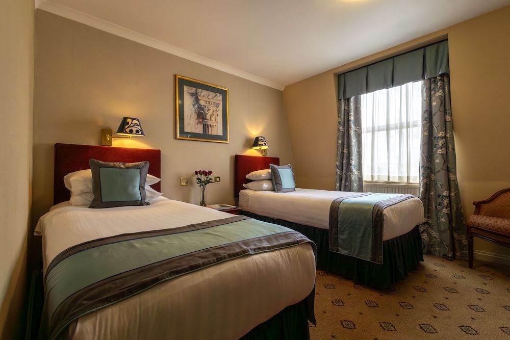 Standard Twin Room (Extra Charge Added for Extra Sofa Bed) photo 1