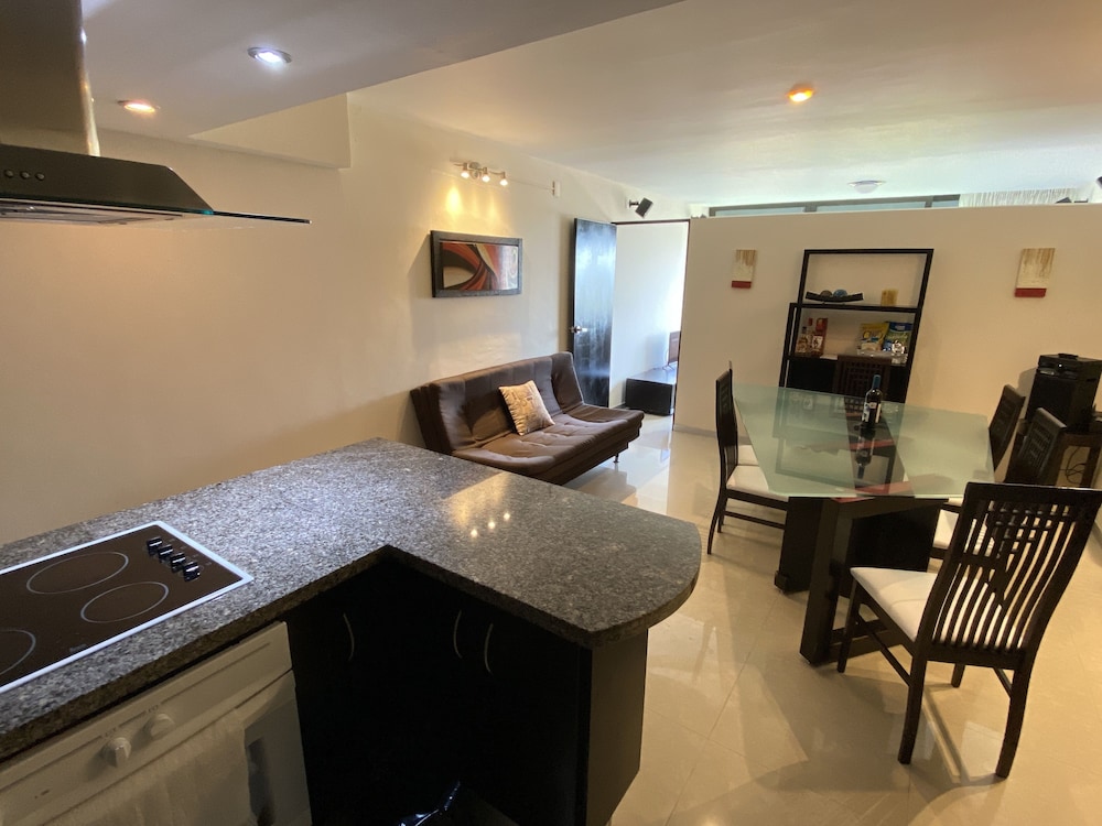 Family Apartment, 2 Bedrooms, Kitchen, Beachfront