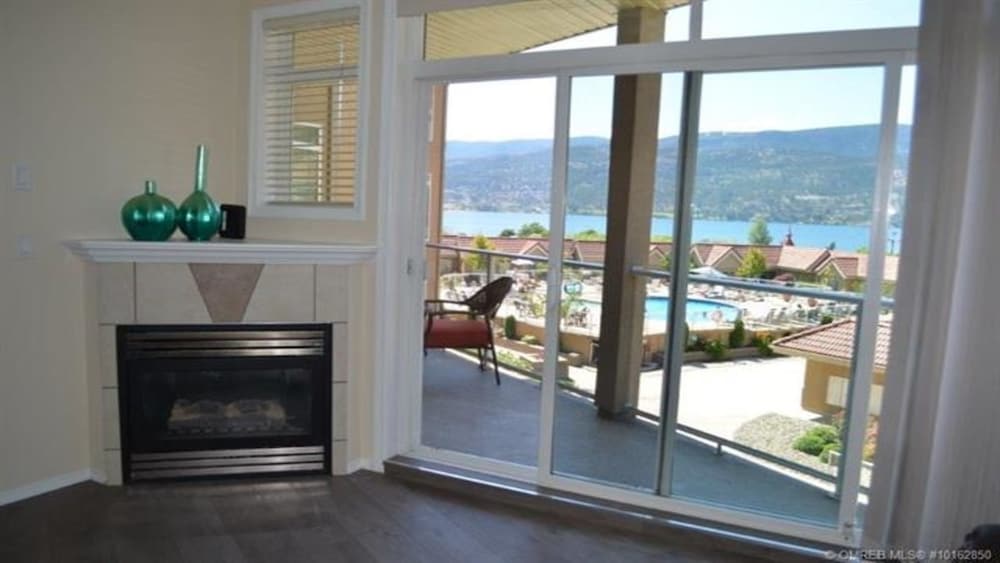 Comfort Condo, 2 Bedrooms, Lake View photo 2