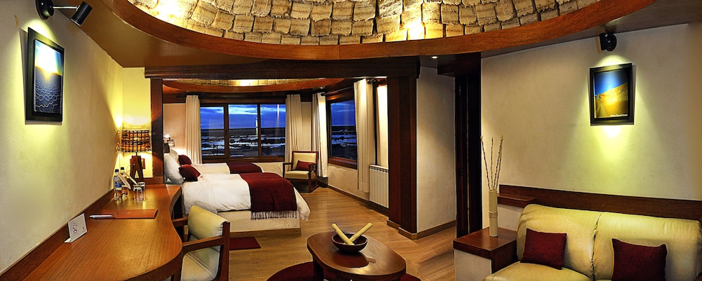Deluxe Suite, 2 Twin Beds, Mountain View photo 2