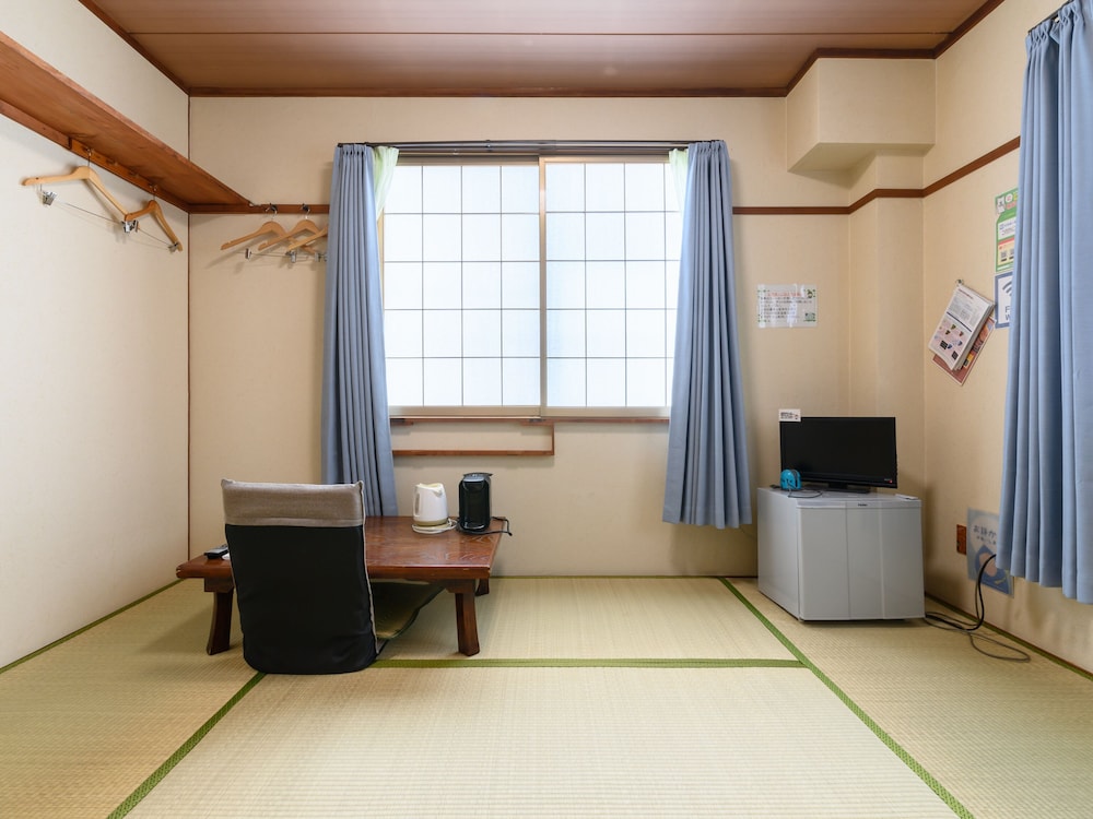 Japanese Room with Shared Washroom - Twin (Non-Smoking) No co-sleeping allowed photo 1
