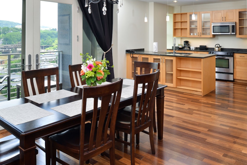 Exclusive Penthouse, 2 Bedrooms, Balcony, River View - Photo 3