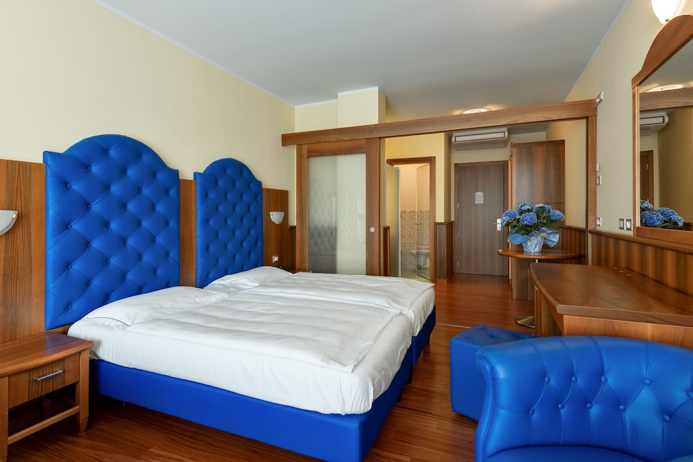 Deluxe Double Room, Mountain View - Photo 12