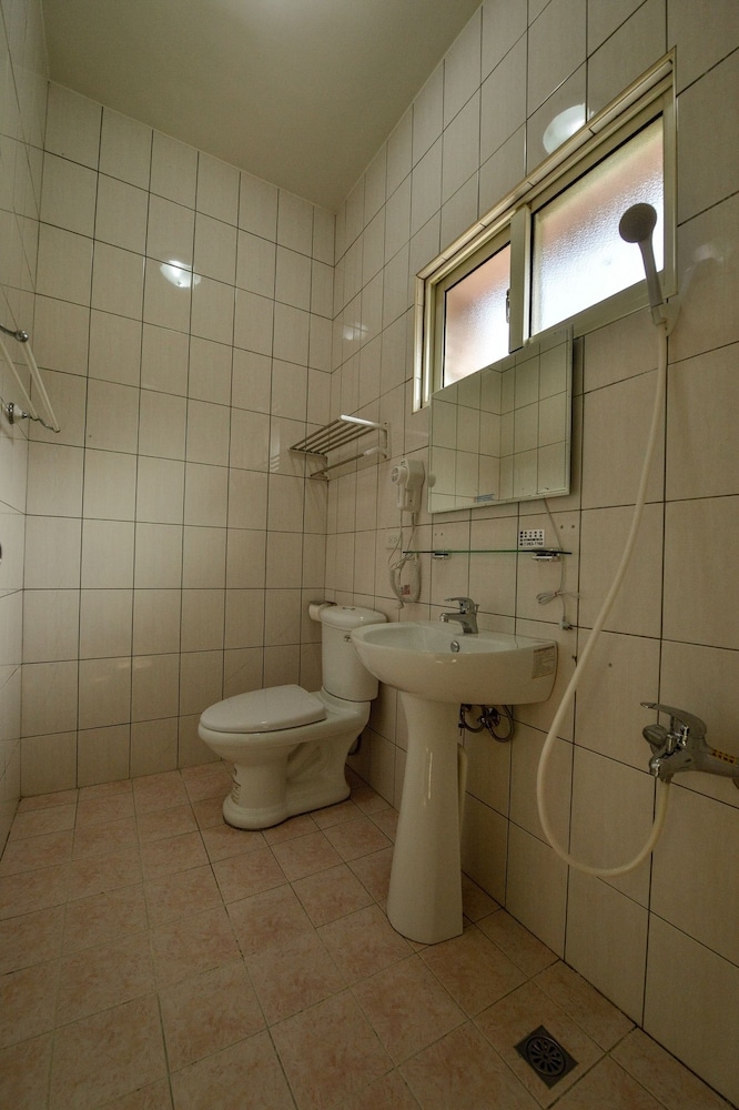 Standard Room, Multiple Beds, Non Smoking photo 3