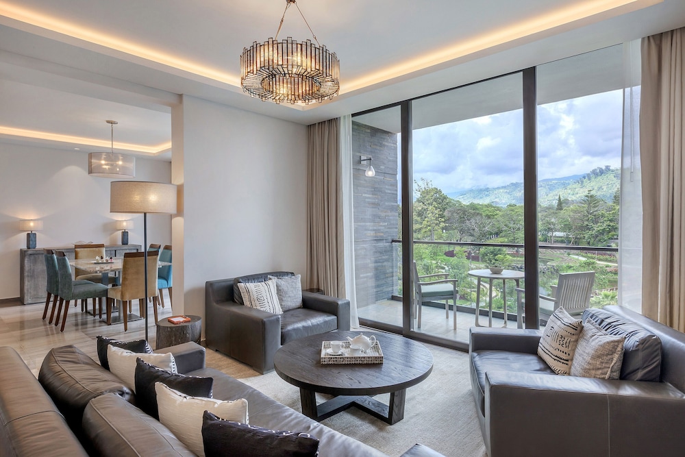 Grand Suite, 2 Bedrooms (Red Level) - Photo 3
