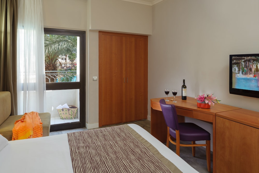 Superior Room, Pool View - Photo 5