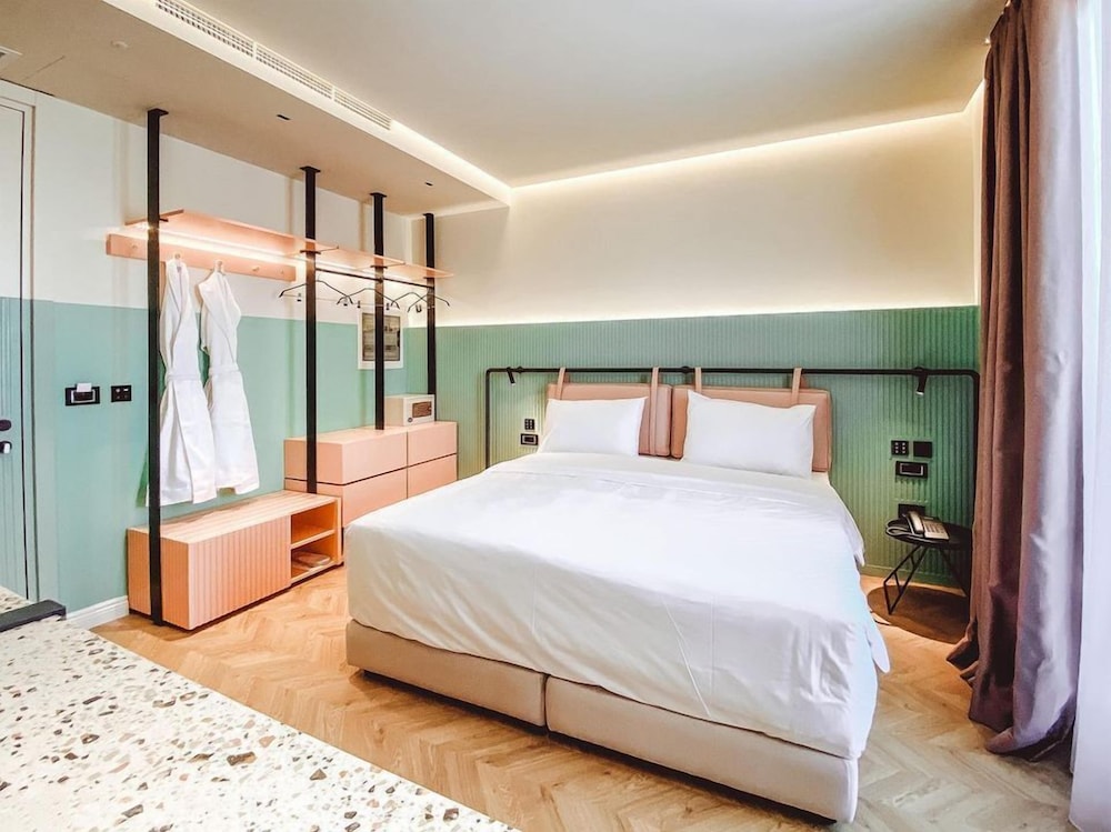 Deluxe Double Room Single Use