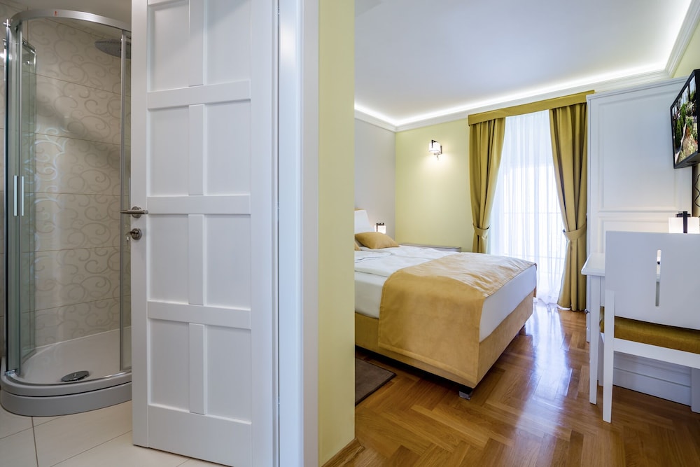 Superior Double Room (208) photo 2