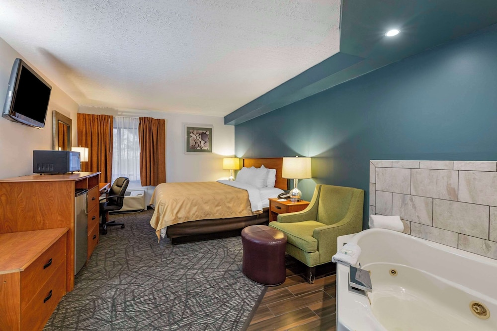 Standard Room, 1 King Bed, Non Smoking photo 1