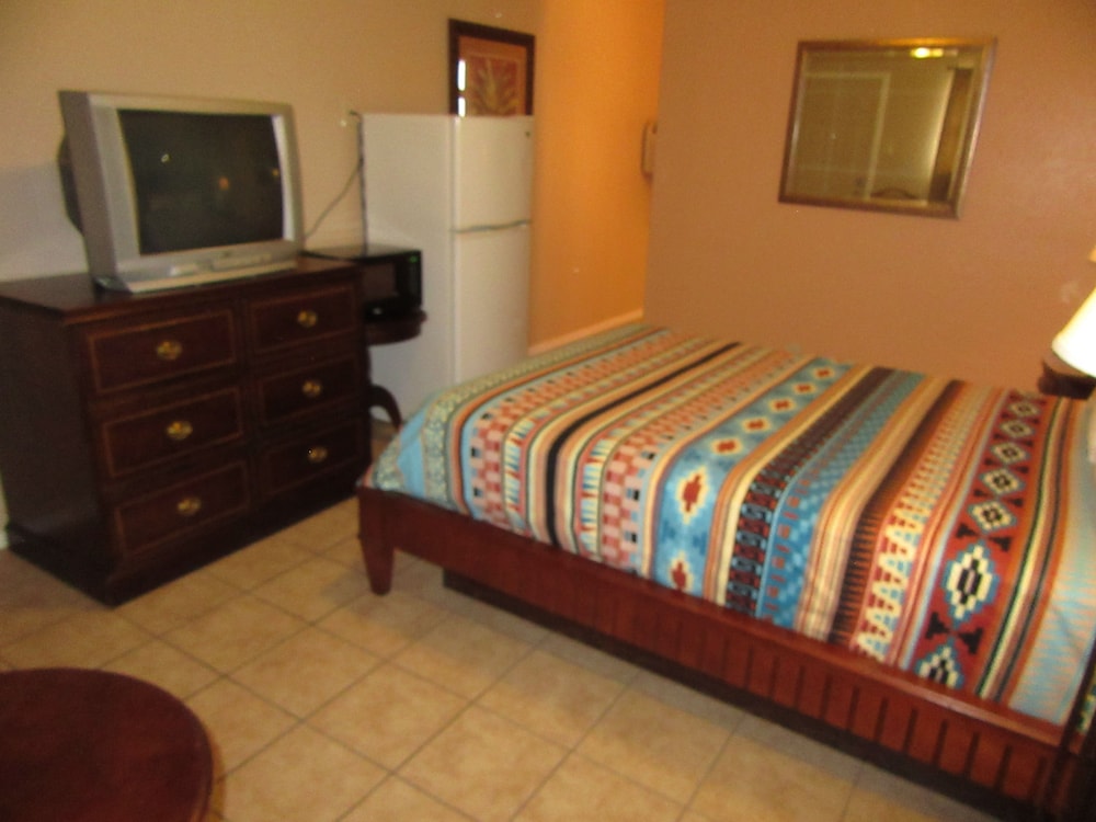 Standard Single Room, 1 Queen Bed, Non Smoking photo 3