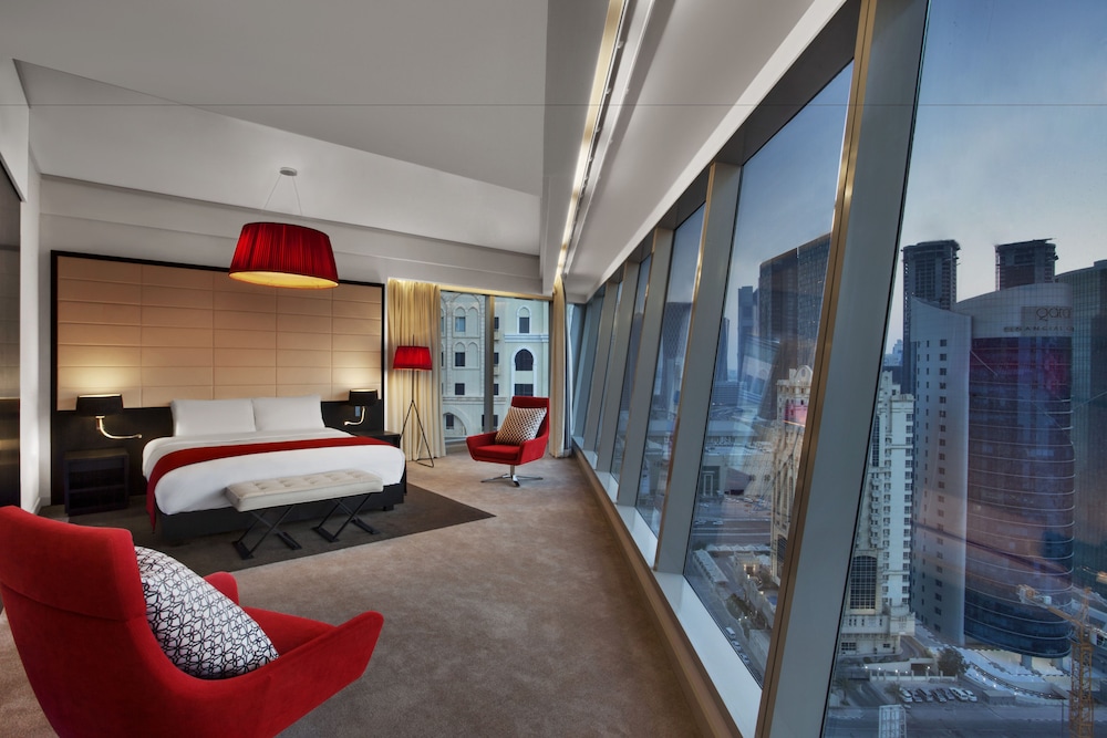 Suite, 1 Bedroom - Photo 2