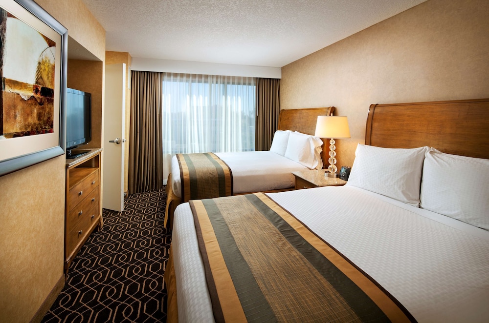 1 Bedroom 2 Queen Suite - Photo 2