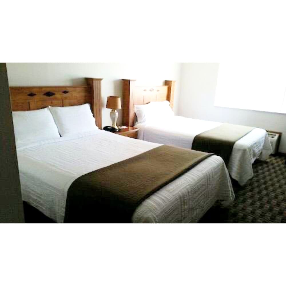Standard Room, 2 Queen Beds photo 3