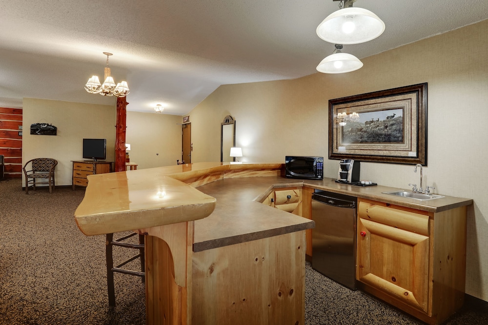 Theme Suite with Whirlpool - Photo 3