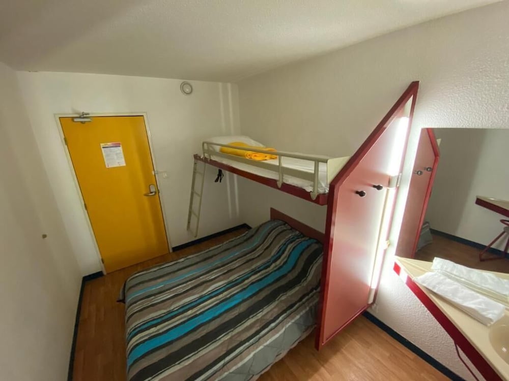 Economy Room