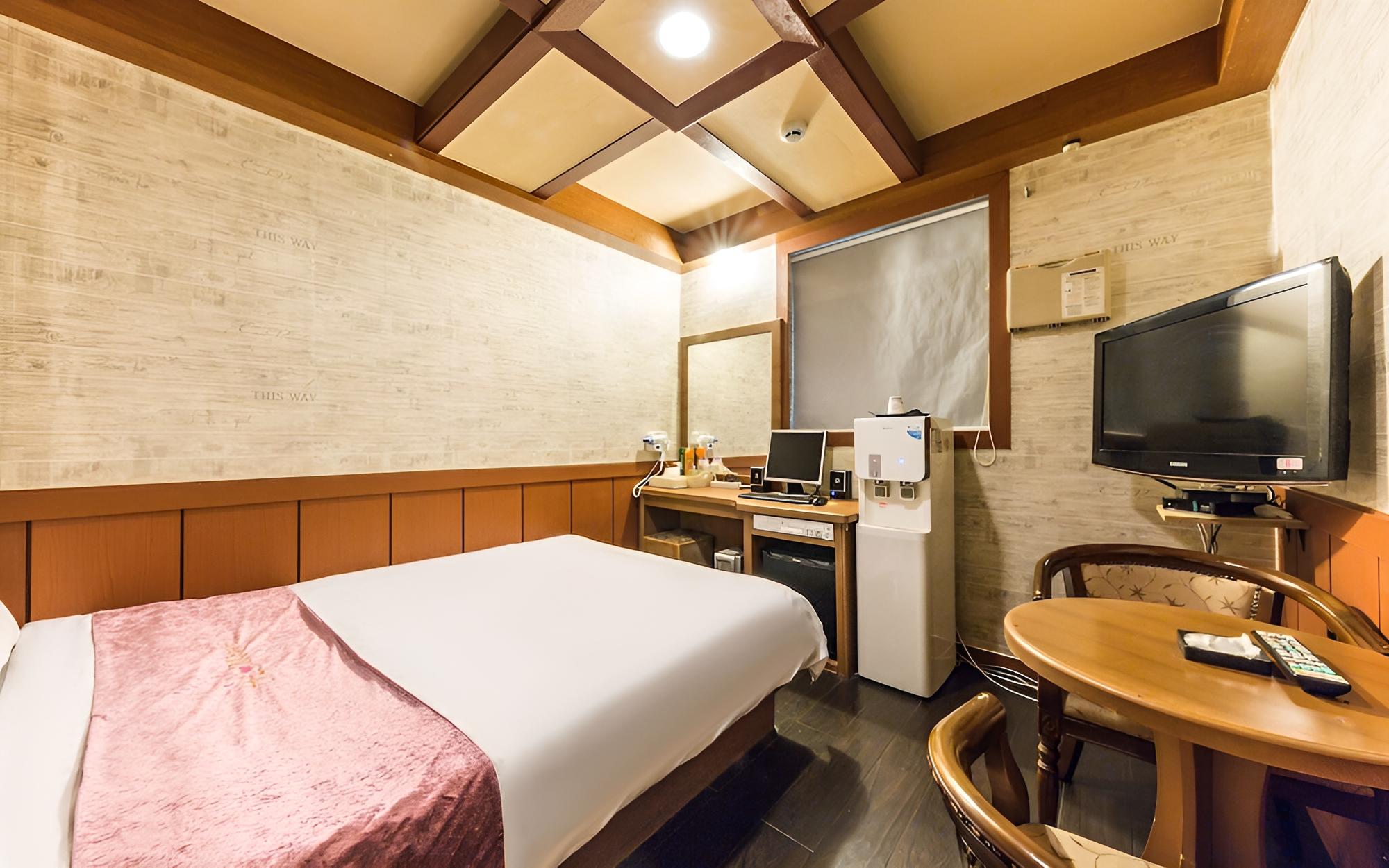 Room (Standard Room) - Photo 7