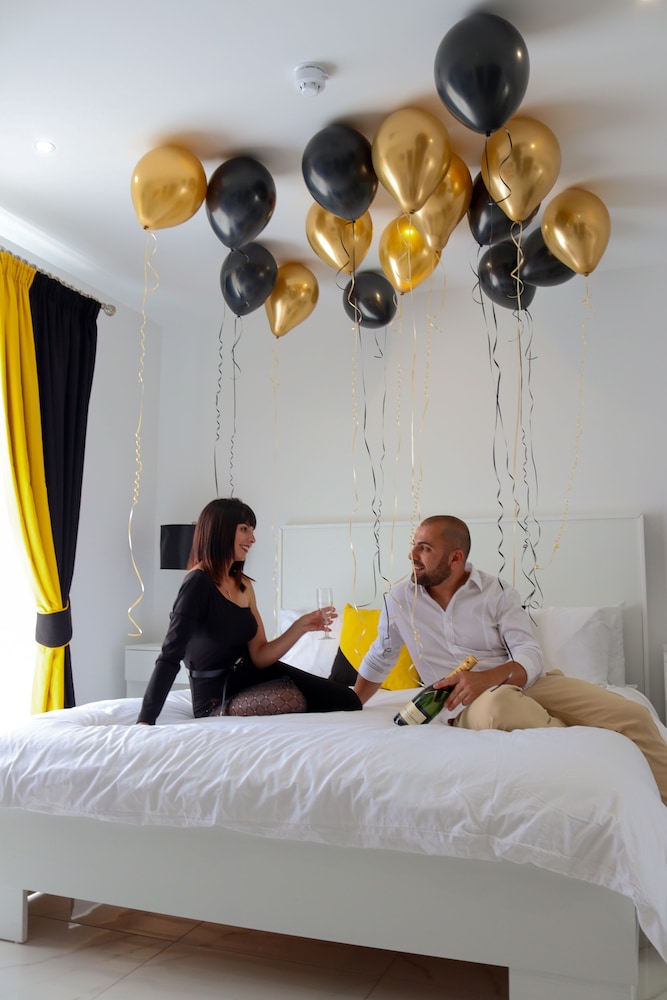 Deluxe Room, Balcony - Photo 4