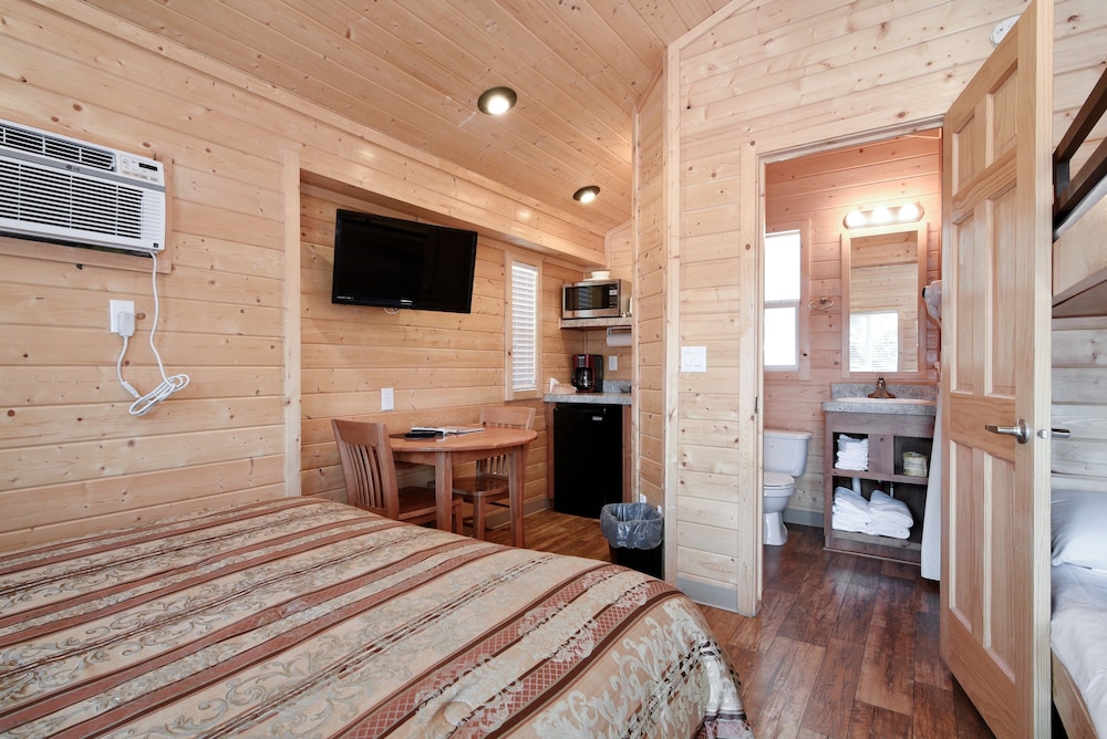 Cabin, Kitchenette (No Pets, Linens not included) photo 2