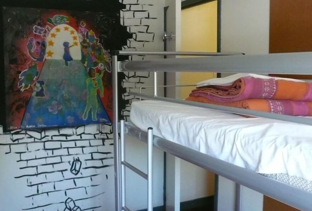 Shared Dormitory, Women only, Shared Bathroom (6 pers)