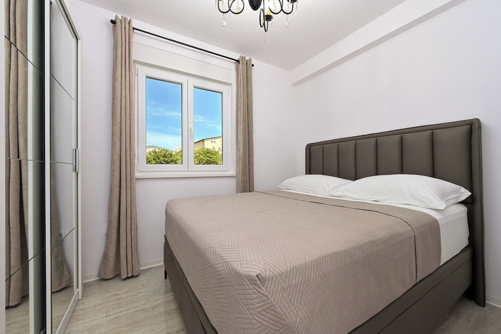 Deluxe Apartment, 2 Bedrooms, Partial Sea View photo 2