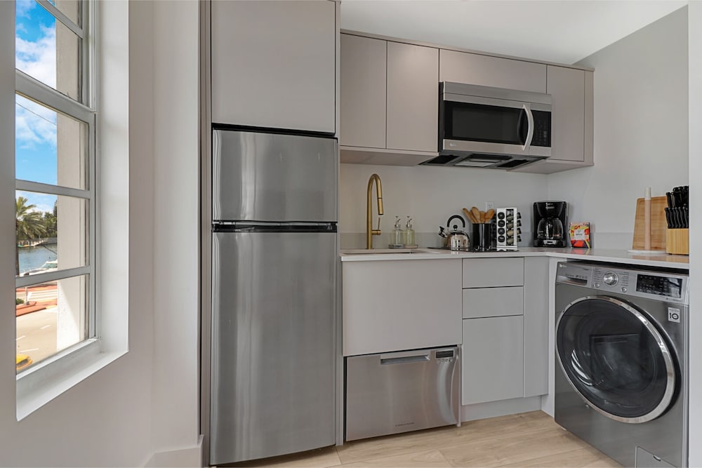 3 Bedroom | 2 Units - Photo 11