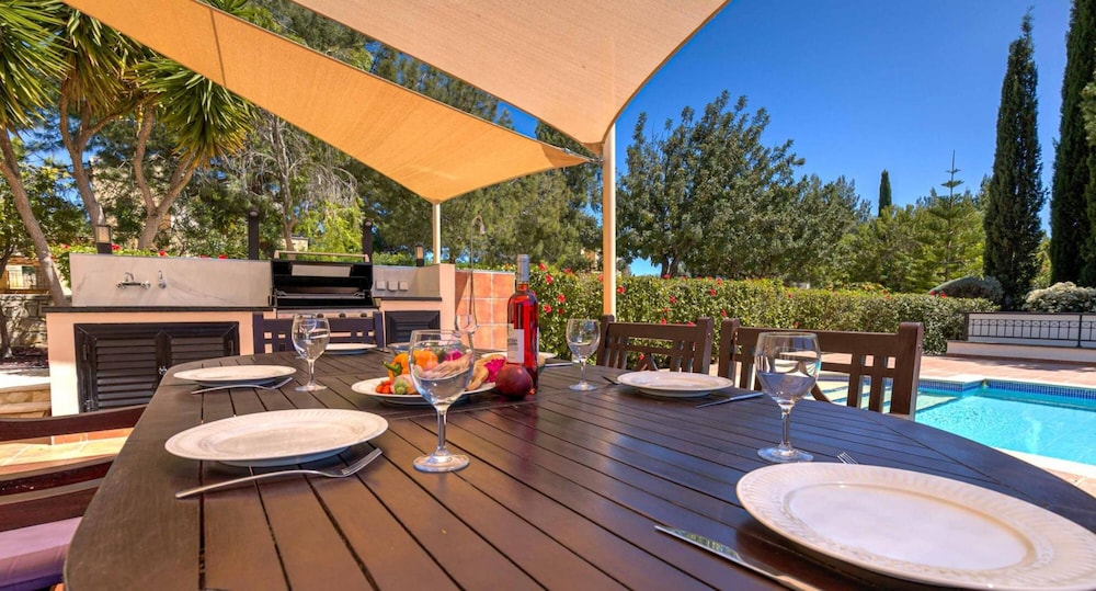 Villa photo 2