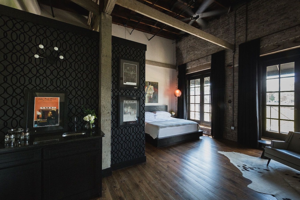 Superior Suite, 1 King Bed, Balcony