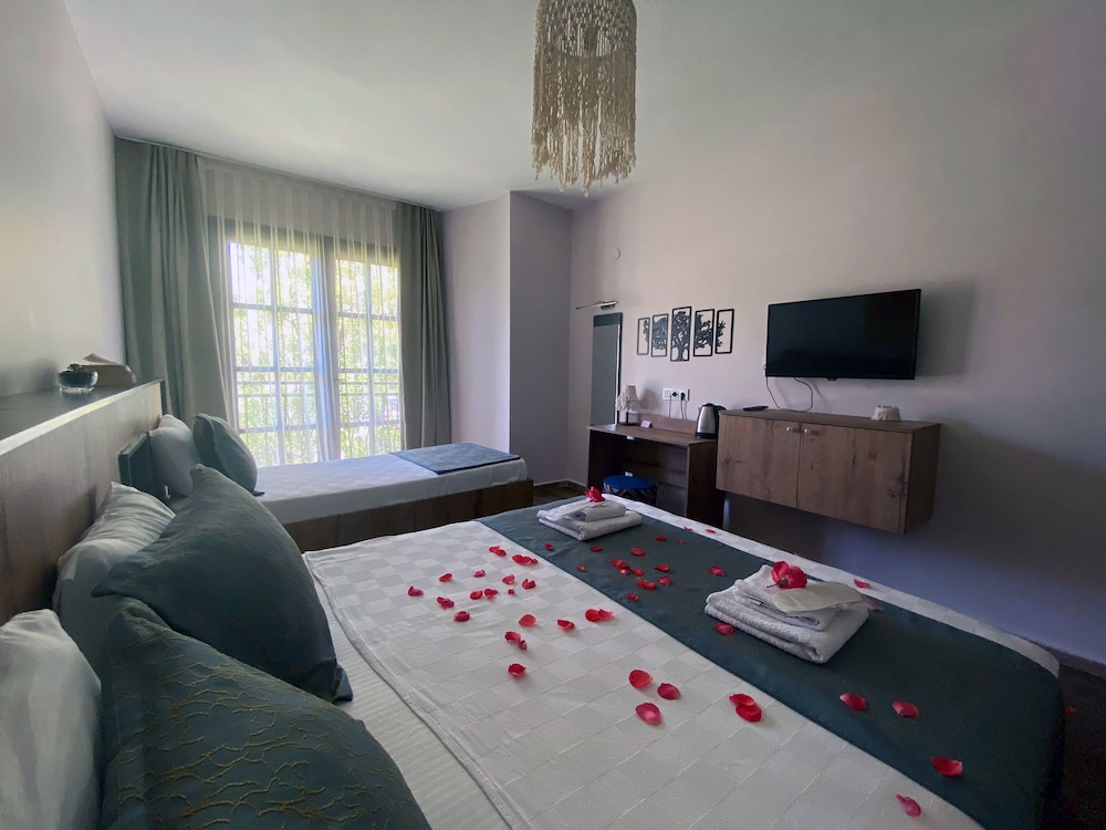Standard Triple Room, Non Smoking (Family Room)