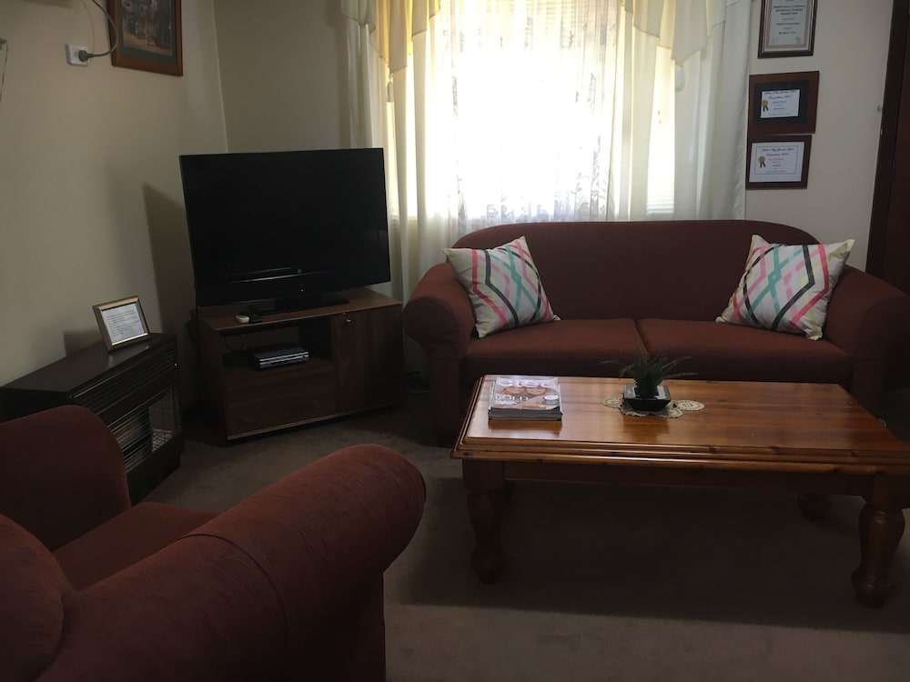 Standard Cottage (1 Queen, 1 Double and 2 Singles) photo 2
