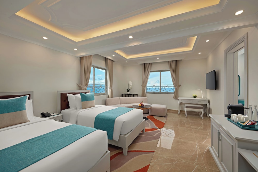 Privilege, Family Room, Multiple Beds
