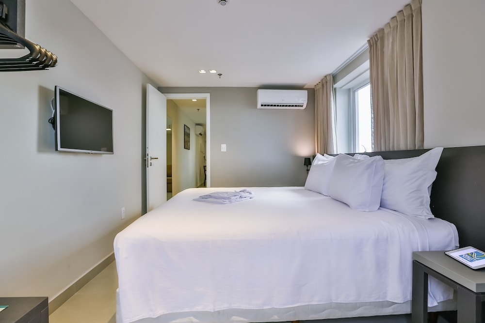 Deluxe Room, 1 King Bed with Sofa bed - Photo 1